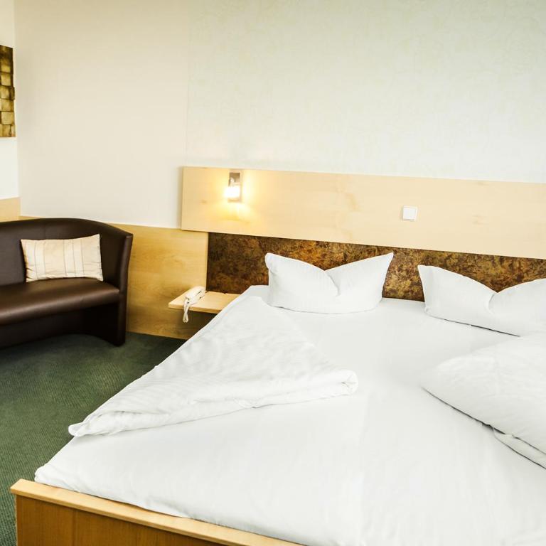 Sunny-Hill Frühstückshotel - Loipersdorf - Doppelzimmer mit Balkon - 1