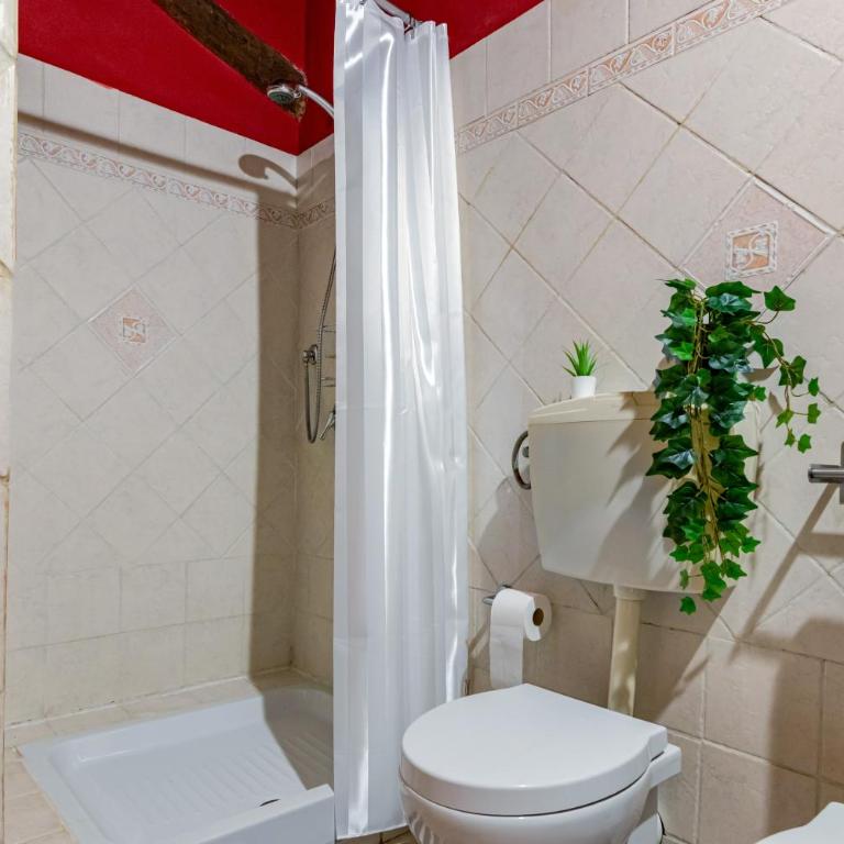 A 5 min da Lucca Centro con Parcheggio Riservato - Appartamento con 1 Camera da Letto - 25