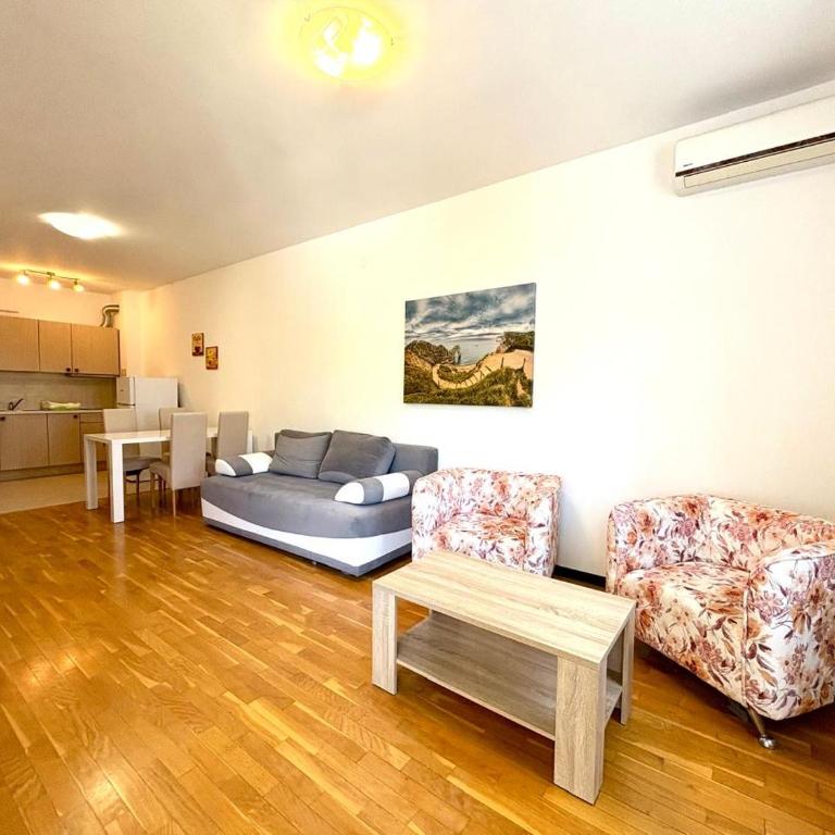 Becici Summer Apartments - Superior One-Bedroom Apartment with Balcony - 8