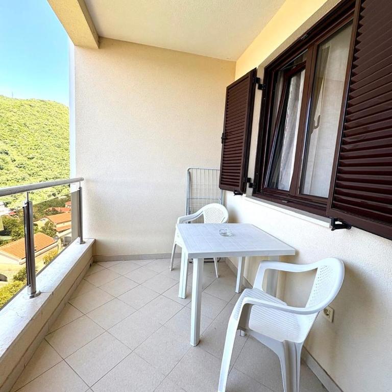 Becici Summer Apartments - Superior One-Bedroom Apartment with Balcony - 6