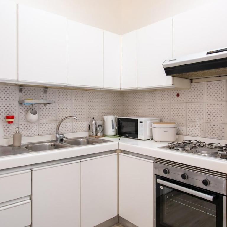 Cozy and Bright Flat - Top Floor with Elevator - Appartamento con 1 Camera da Letto - 9