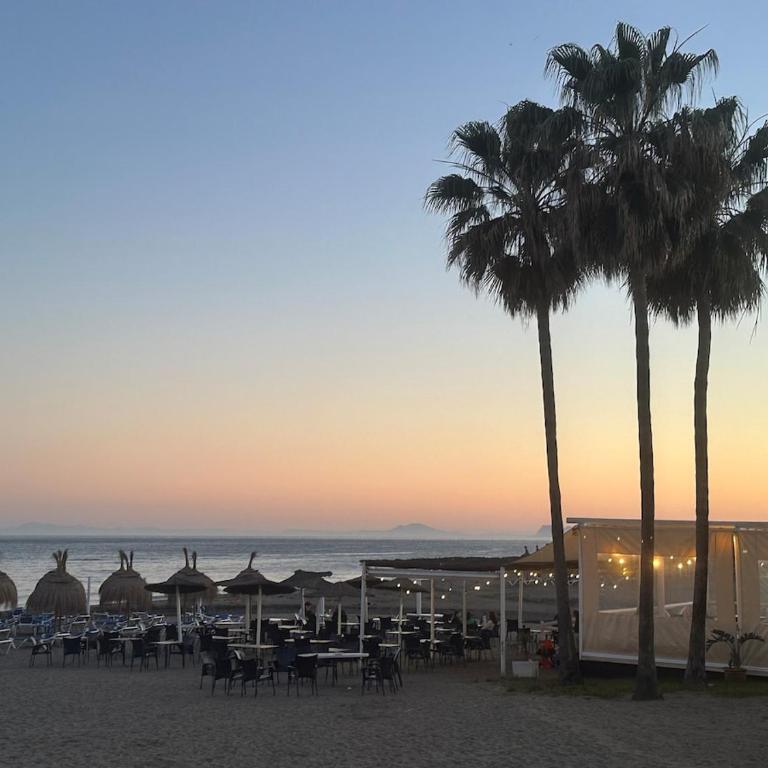 2 Bed Apartment Estepona Centre next to the Beach! - Apartamento de 2 dormitorios - 49