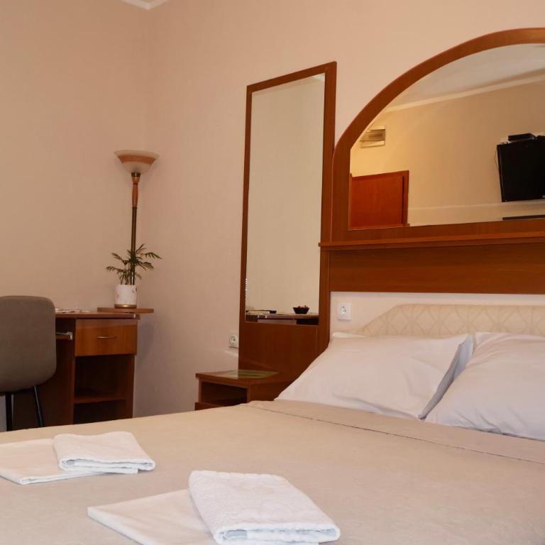 Pansion Nobel - Double Room with Balcony - 3