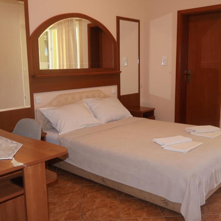 Pansion Nobel - Double Room with Balcony - 1