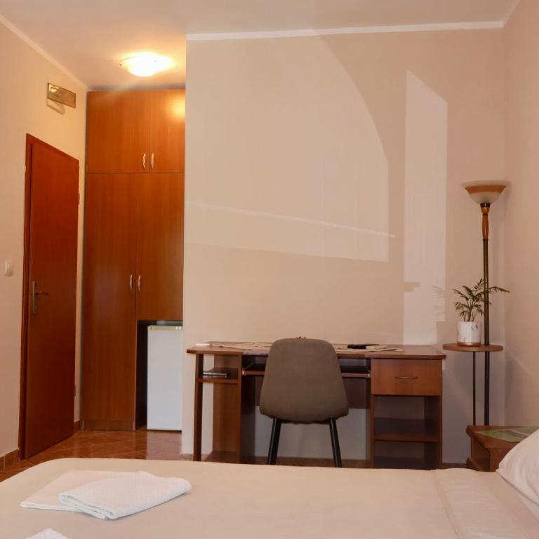 Pansion Nobel - Dvokrevetna Soba sa Bračnim Krevetom i Balkonom - 2