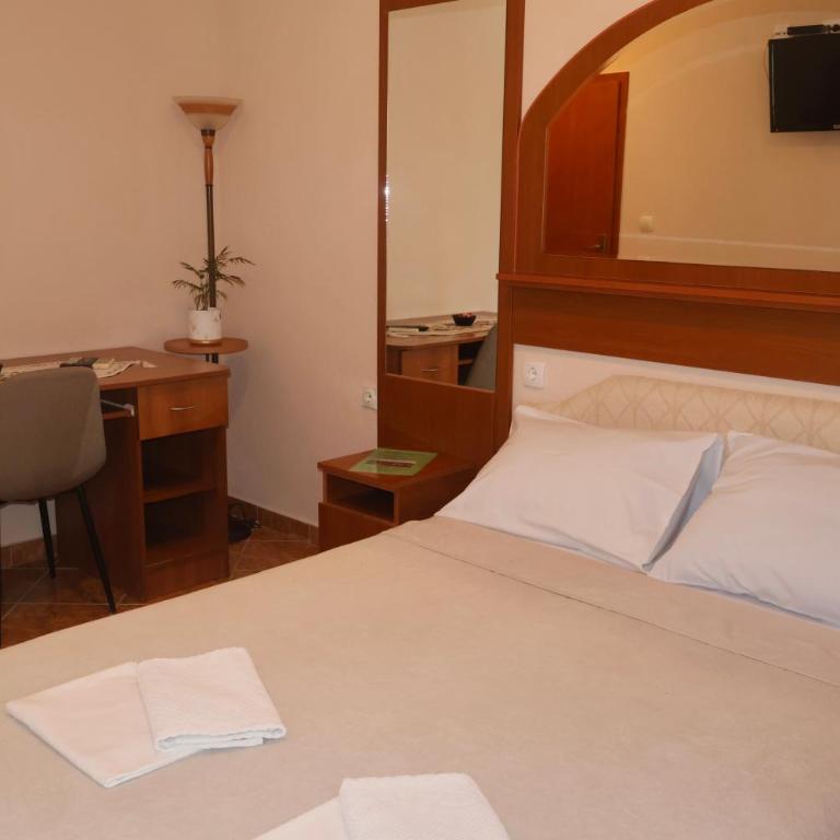 Pansion Nobel - Double Room with Balcony - 5