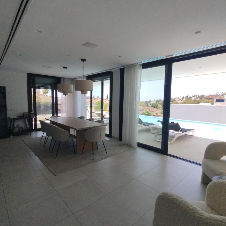 Luxury Villa with Breathtaking Views in Marbella By Lodgerstrip - Villa - 44