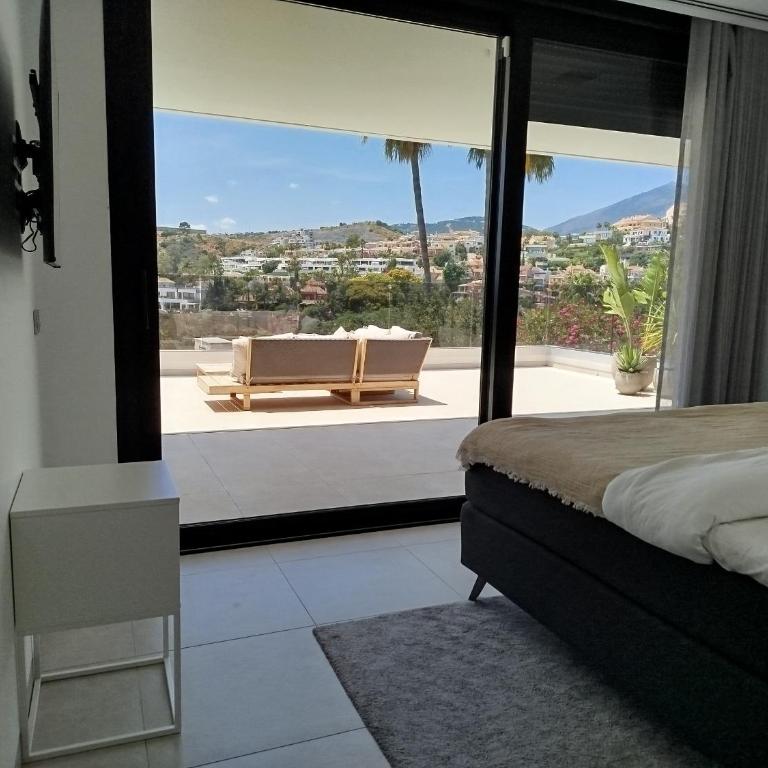 Luxury Villa with Breathtaking Views in Marbella By Lodgerstrip - Villa - 50