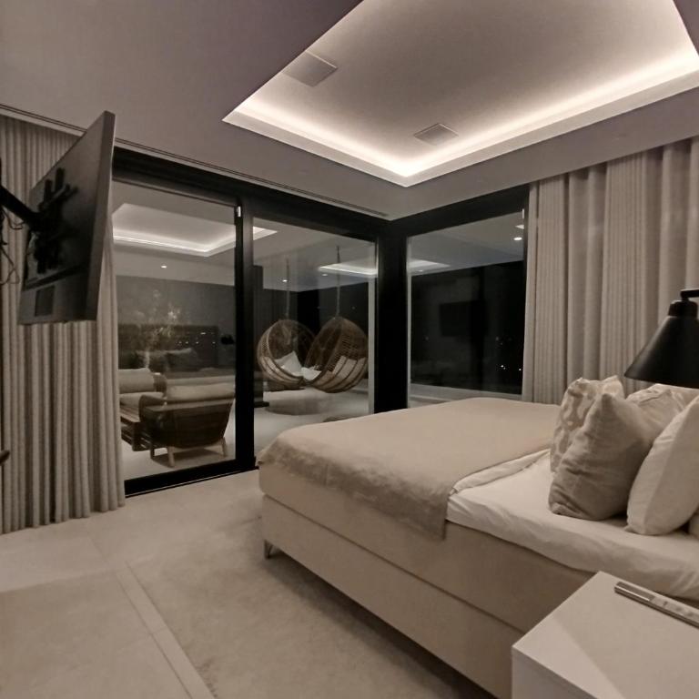 Luxury Villa with Breathtaking Views in Marbella By Lodgerstrip - Villa - 51