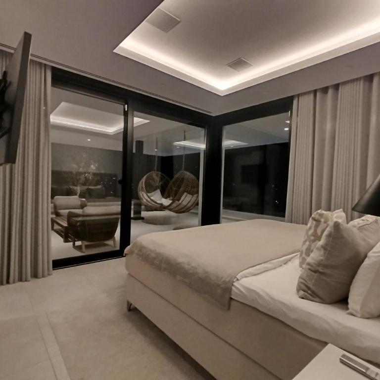 Luxury Villa with Breathtaking Views in Marbella By Lodgerstrip - Villa - 8