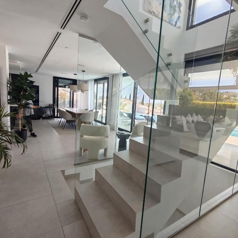 Luxury Villa with Breathtaking Views in Marbella By Lodgerstrip - Villa - 64