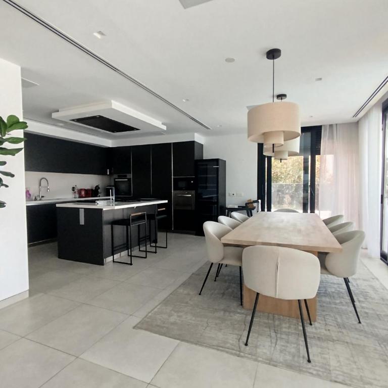 Luxury Villa with Breathtaking Views in Marbella By Lodgerstrip - Villa - 59