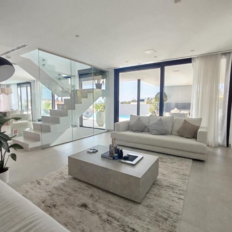 Luxury Villa with Breathtaking Views in Marbella By Lodgerstrip - Villa - 4
