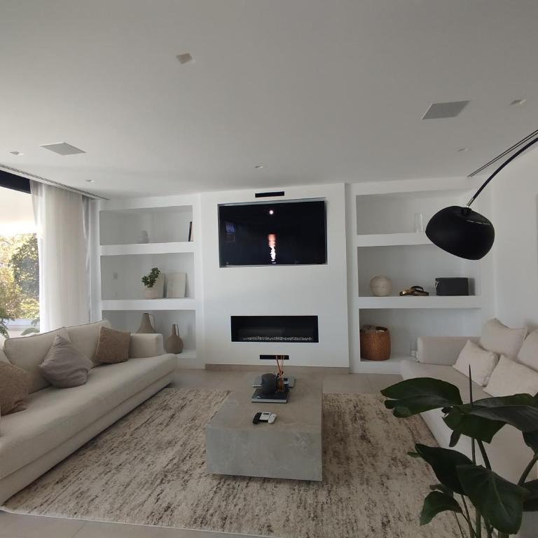 Luxury Villa with Breathtaking Views in Marbella By Lodgerstrip - Villa - 73