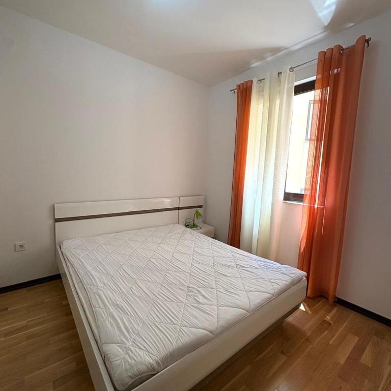 Becici Summer Apartments - One-Bedroom Apartment with Balcony and Mountain View - 8