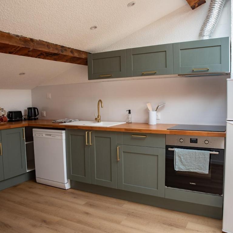 Refuge sous les toits - Appartement 3 Chambres avec Balcon - 12