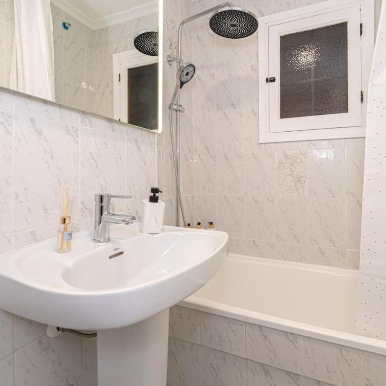 Sunny studio in city centre, free wifi, commun pool - Loft - 14