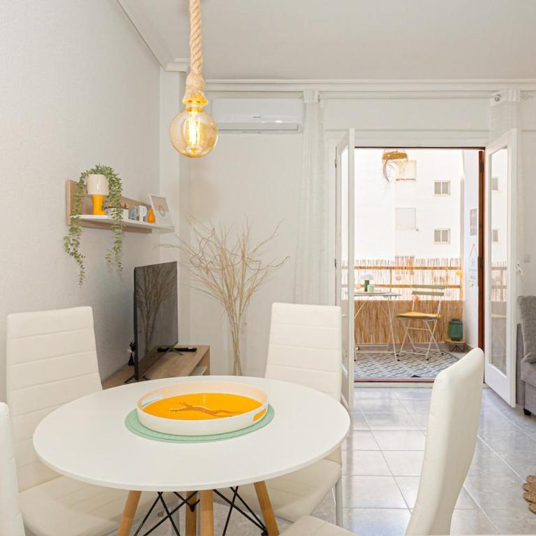 Sunny studio in city centre, free wifi, commun pool - Loft - 25