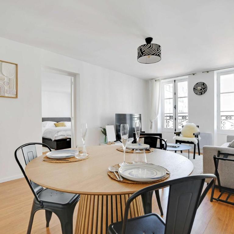 Elegant Apt - 1BDR 4P - Marais Place des Vosges - One-Bedroom Apartment - 4