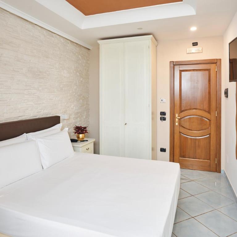 Pompei Valley Boutique Hotel - Camera Matrimoniale con Accesso Disabili - 3