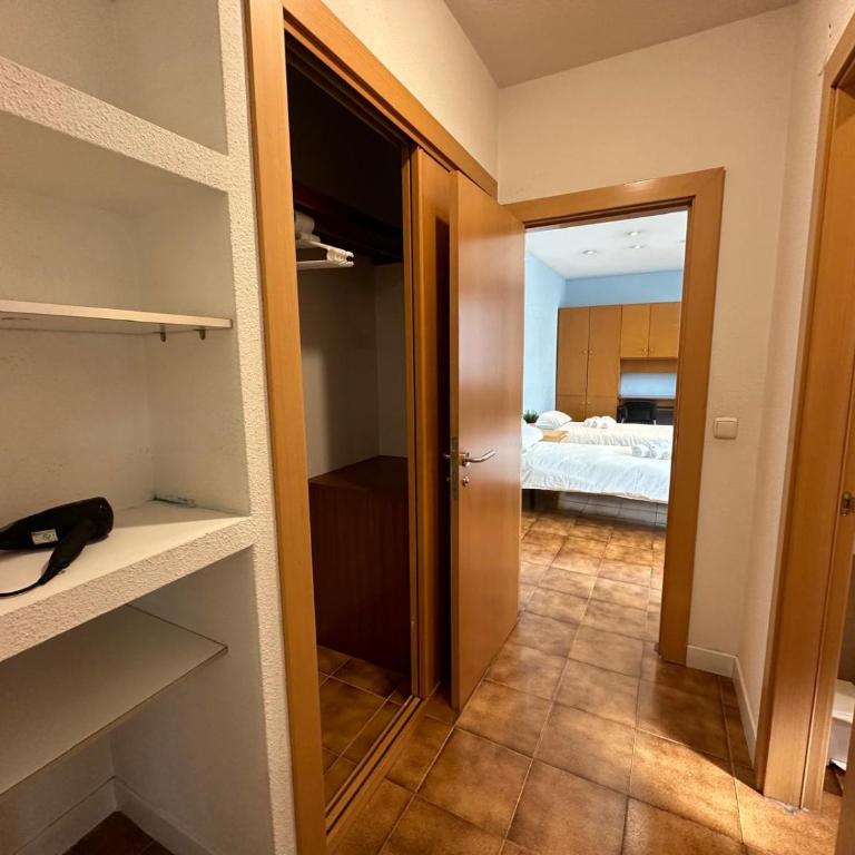 mikasita Pamplona Centro - student housing & coliving - Triple Room with Private Bathroom - 4