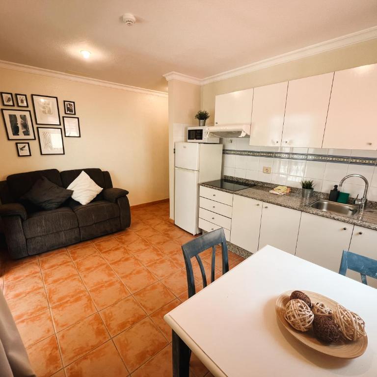Arcade Apartments - Lovely, bright apartment 5 min from beach - 8