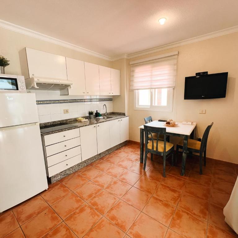 Arcade Apartments - Lovely, bright apartment 5 min from beach - 13