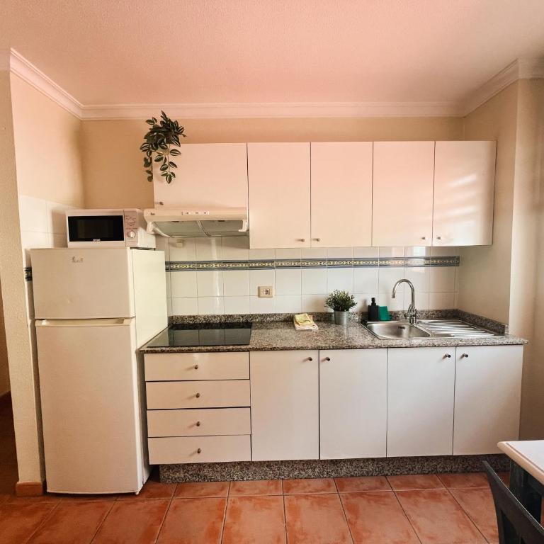 Arcade Apartments - Lovely, bright apartment 5 min from beach - 3