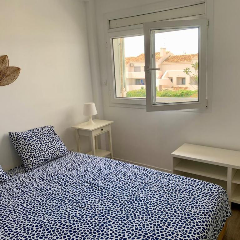 Beach getaway - 3 minutes to the beach - Two-Bedroom Apartment - 2