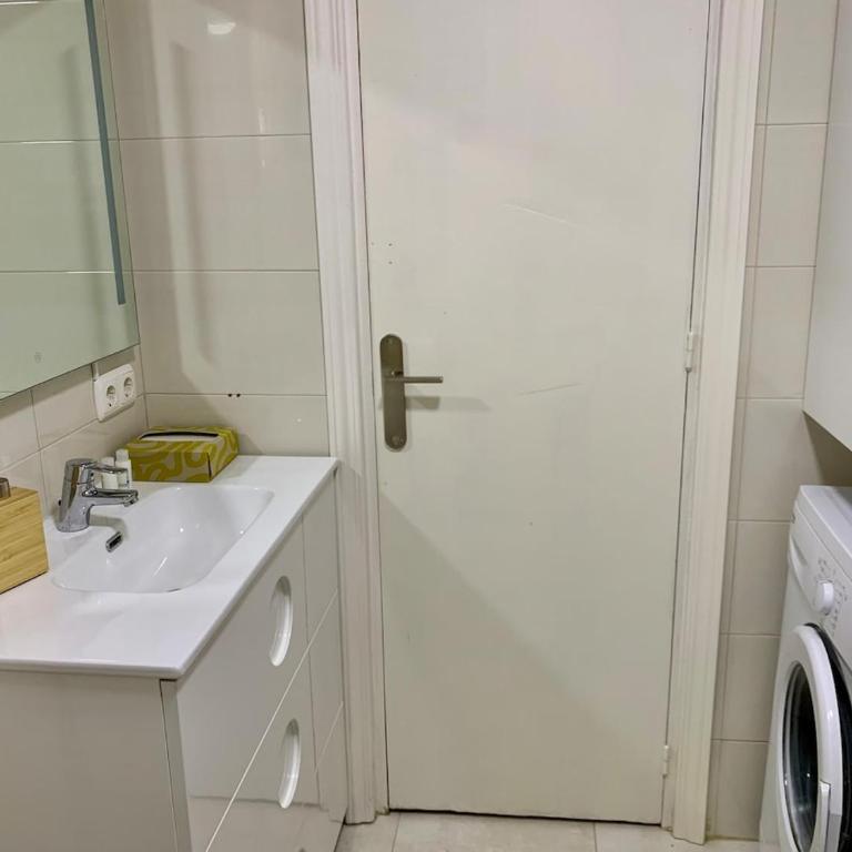 Beach getaway - 3 minutes to the beach - Two-Bedroom Apartment - 5