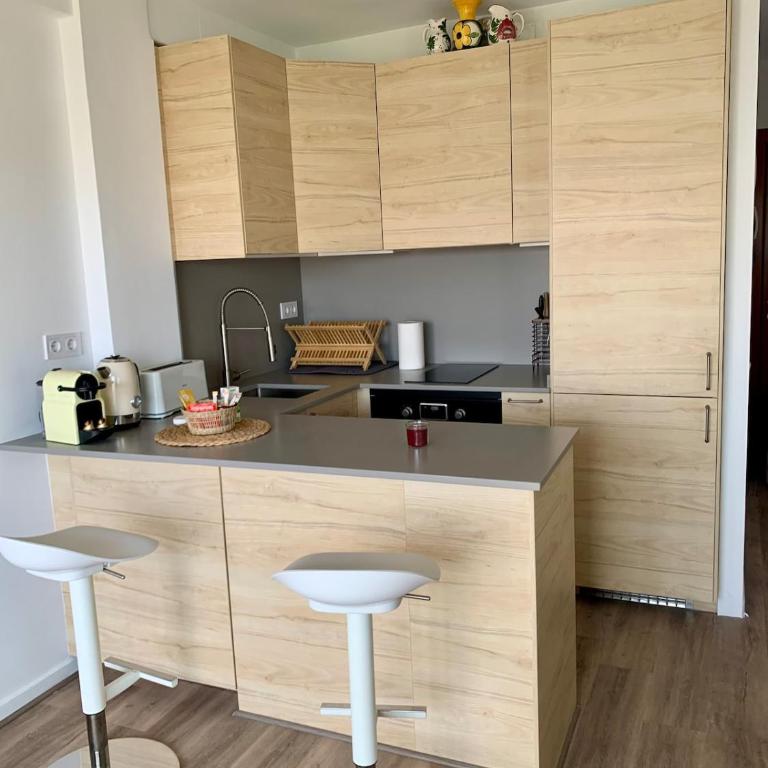 Beach getaway - 3 minutes to the beach - Two-Bedroom Apartment - 8