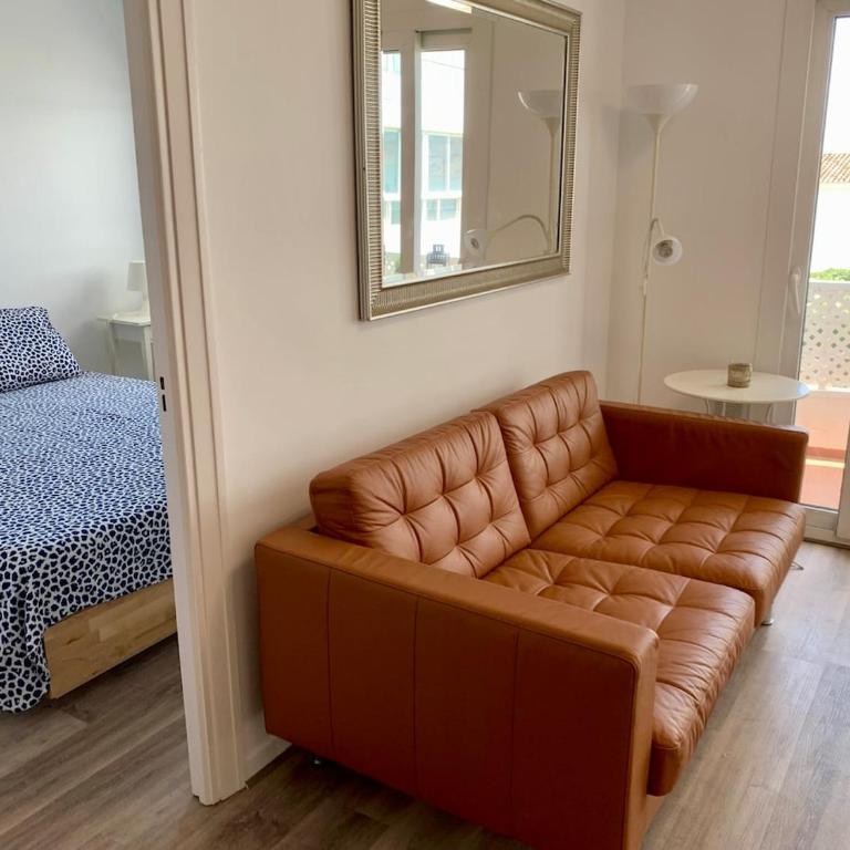 Beach getaway - 3 minutes to the beach - Two-Bedroom Apartment - 27