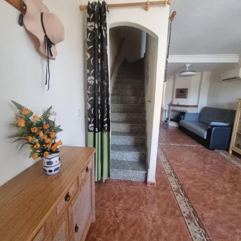 La Zenia 3 Bedroom House, Distant Sea View, Shared Heated Pool in Winter, Sleeps 8 - Casa de 3 dormitorios - 10