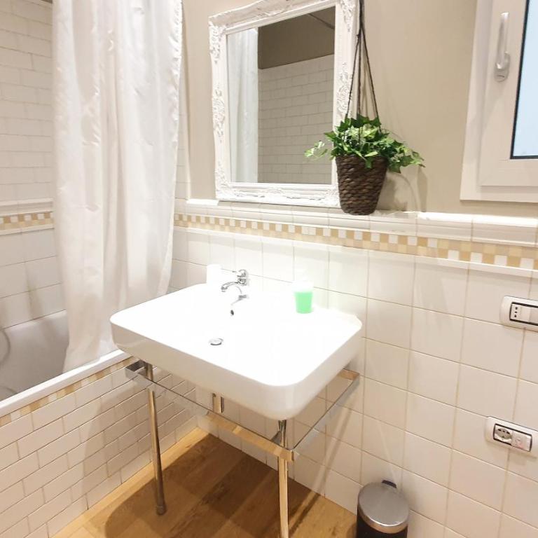 Majestic Seaview Apartment - Bari Centro - Appartamento con 3 Camere da Letto - 35