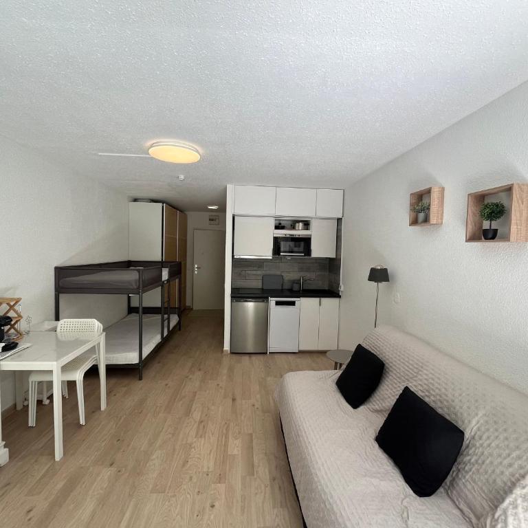 Studio Climatisé Idéal: Plage et Centre-Ville à Pied, WIFI Gratuit - FR-1-466A-51 - Studio - 6