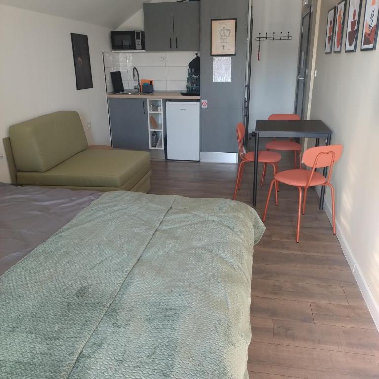 Top 4 Sobe, Rooms - Near the airport - One-Bedroom Apartment - 2