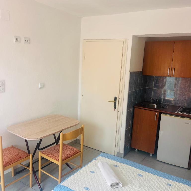 Apartments MM Budva - Studio with Balcony - 7