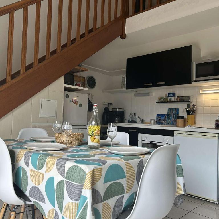 SP340-049 Maison 2 pièces mezzanine 5 couchages SAINT PIERRE LA MER - Two-Bedroom House - 3