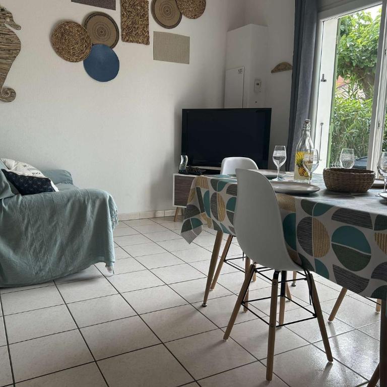 SP340-049 Maison 2 pièces mezzanine 5 couchages SAINT PIERRE LA MER - Two-Bedroom House - 5