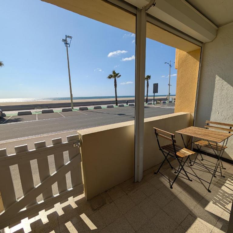 Appartement T2 Front de Mer avec Balcon et Parking – Confort et Activités à Proximité - FR-1-797-37 - Appartement - 18