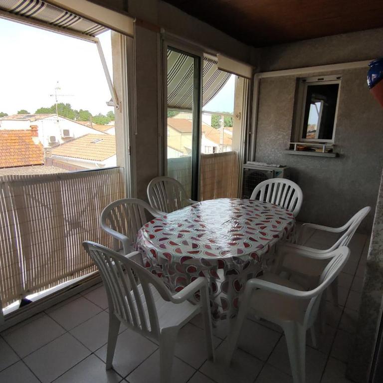 Appart 2 ch avec loggia à 100m du centre - FR-1-781-89 - Apartment - 6