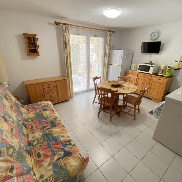 Pavillon 6 pers, à 70m plage, 2 chambres, parking - FR-1-781-58 - Vacation Home - 6