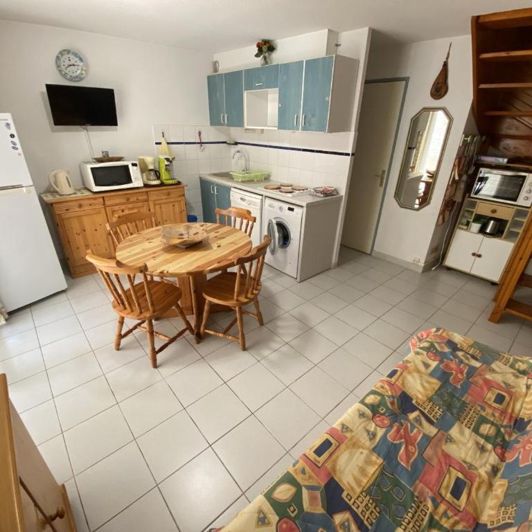 Pavillon 6 pers, à 70m plage, 2 chambres, parking - FR-1-781-58 - Vacation Home - 7