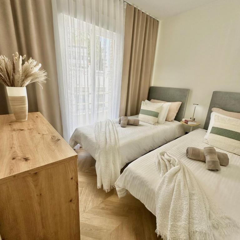 Casa Riviera, 2-Bdrm, Sea View, Pool, Parking - Apartamento de 2 dormitorios - 8