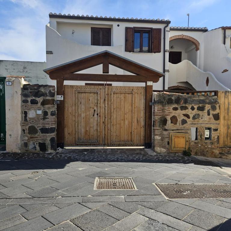 Giove Rubea - Appartamenti in pieno centro storico a Orosei - Casa con 2 Camere da Letto - 1