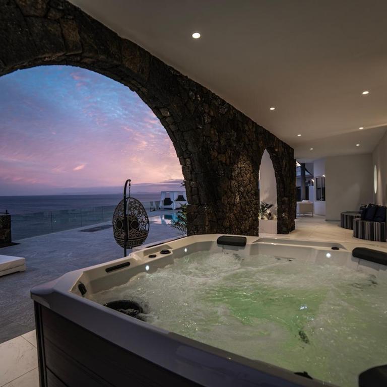 Casa Leon, Exceptional 6 bed - Villa with Sea View - 70