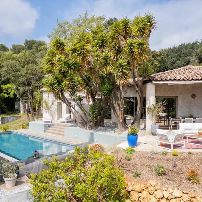Villa de Luxe | Jardin & Piscine à Débordement - Maison de Vacances - 1