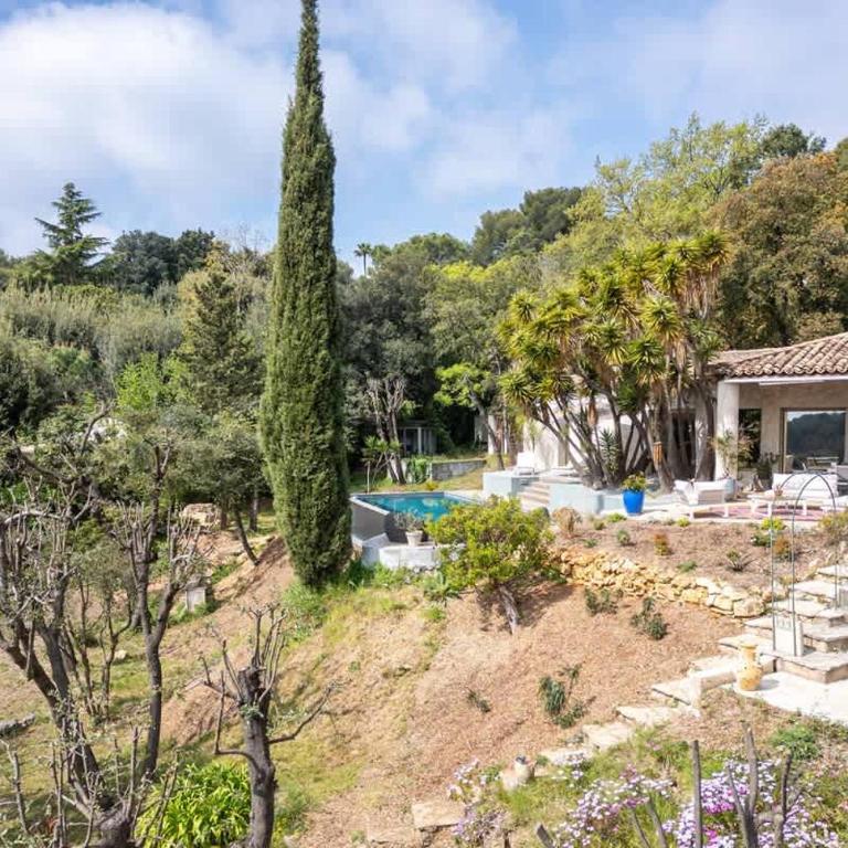 Villa de Luxe | Jardin & Piscine à Débordement - Maison de Vacances - 28