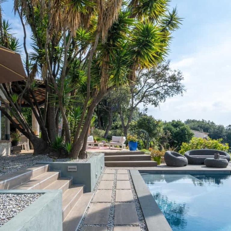 Villa de Luxe | Jardin & Piscine à Débordement - Maison de Vacances - 34
