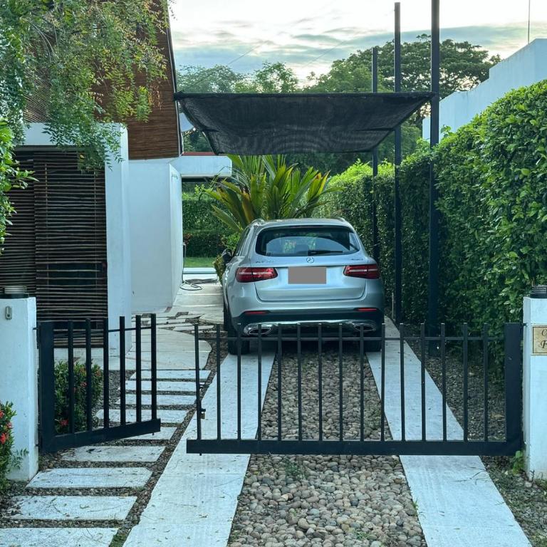 Espectacular casa vacacional con jacuzzi y piscina privada - Casa - 26